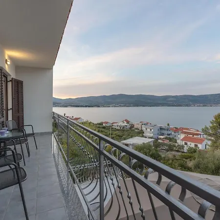Prázdninový dům Holiday Insulam Mare Trogir